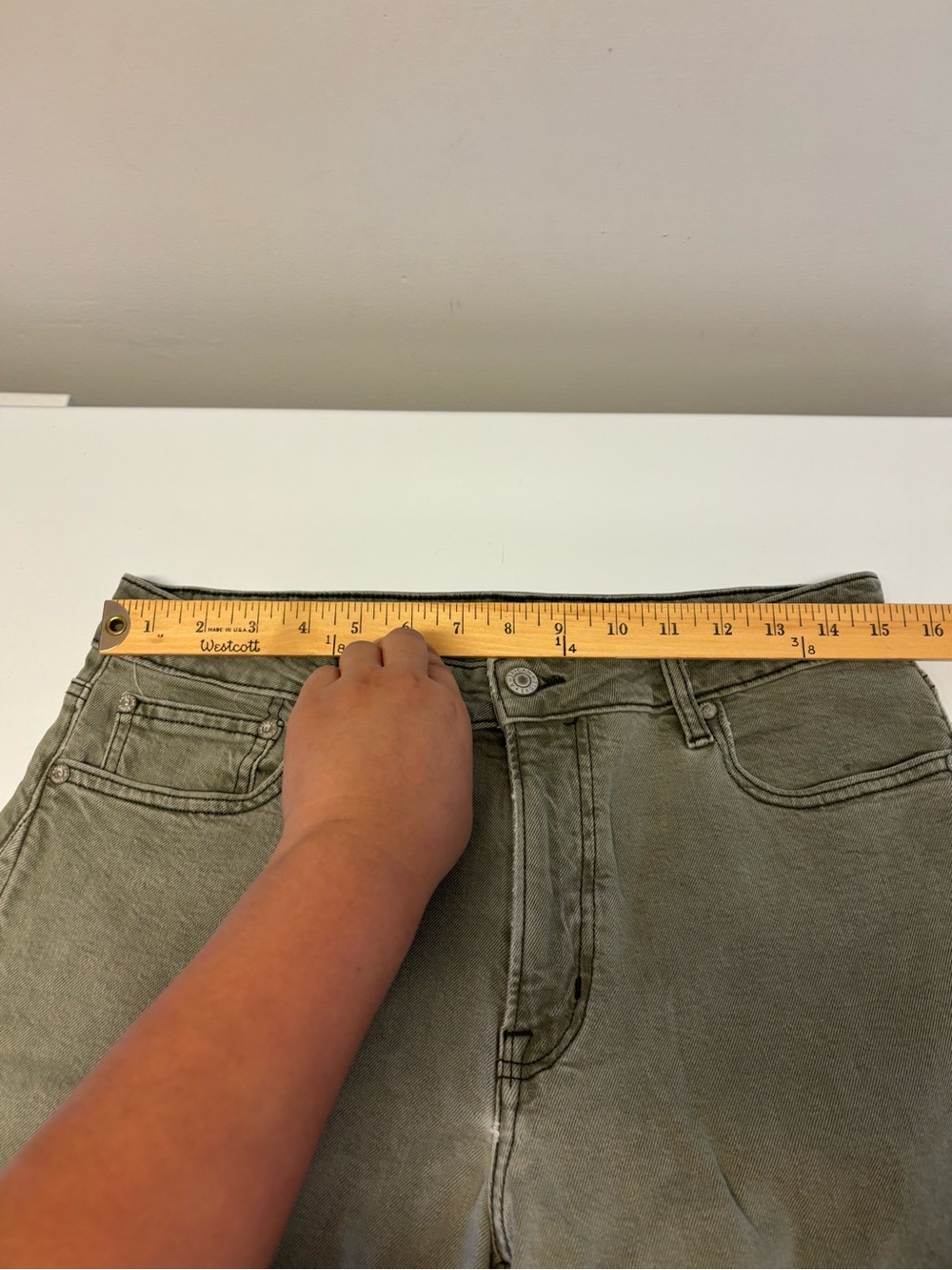 American Eagle Barrel Washed Olive Green Jeans Women’s Size 6 ( Small Stains ) - Picture 8 of 13